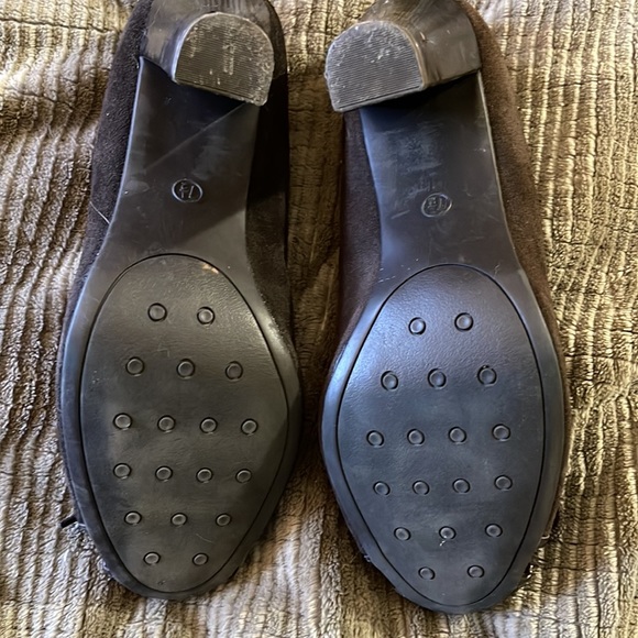 Massimo 7.5 M LIKE NEW. suede high heel pump with lacing on toe. 7.5 m - Picture 3 of 4